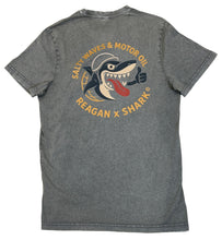 Charger l'image dans la galerie, Tee Reagan x shark © Salty Waves grey