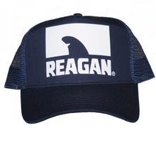 Laden Sie das Bild in den Galerie-Viewer, Reagan © trucker cap - Waves II